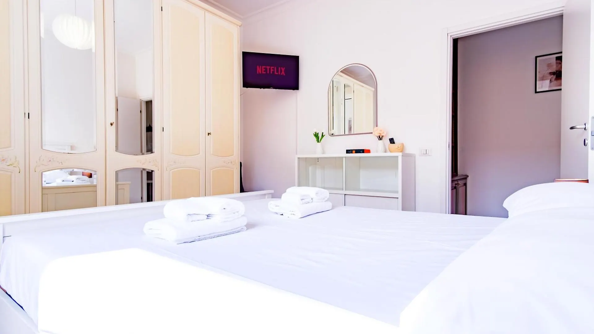 Elegantis Labicana Apartment - Few Steps From The Colosseum 0*, Rome Italy